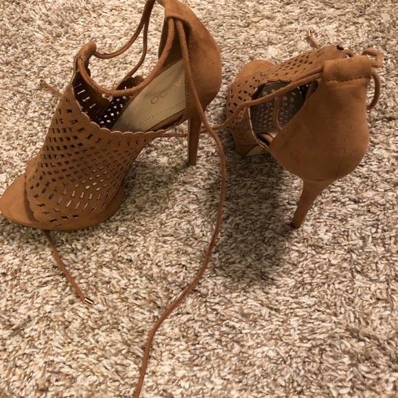 Also lace up heels - Picture 3 of 3